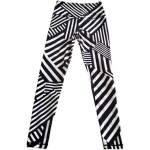 Victoria’s Secret Knockout Sport Leggings – Women’s Medium – Black & White Strip